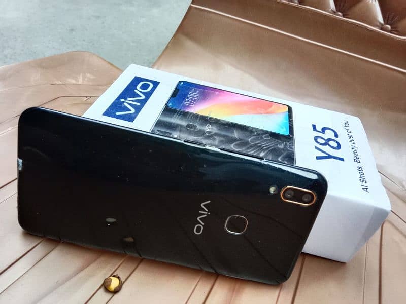vivo y85 . with box and charger 1