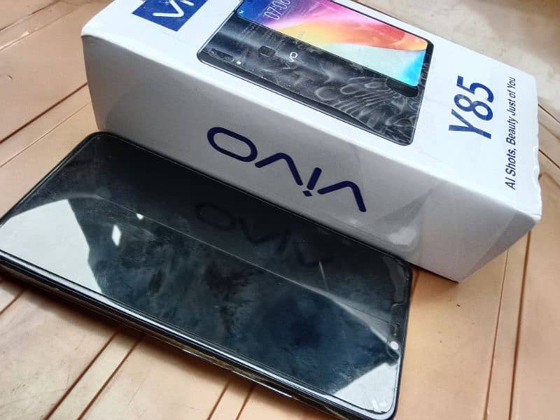 vivo y85 . with box and charger 2