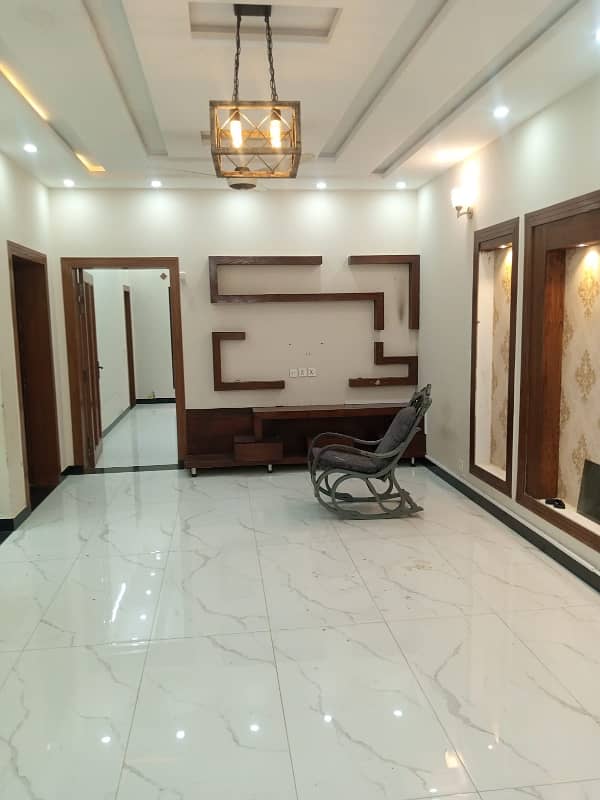 Available 10 marla opper portion ground portion lock in Bahria town phase 2 3