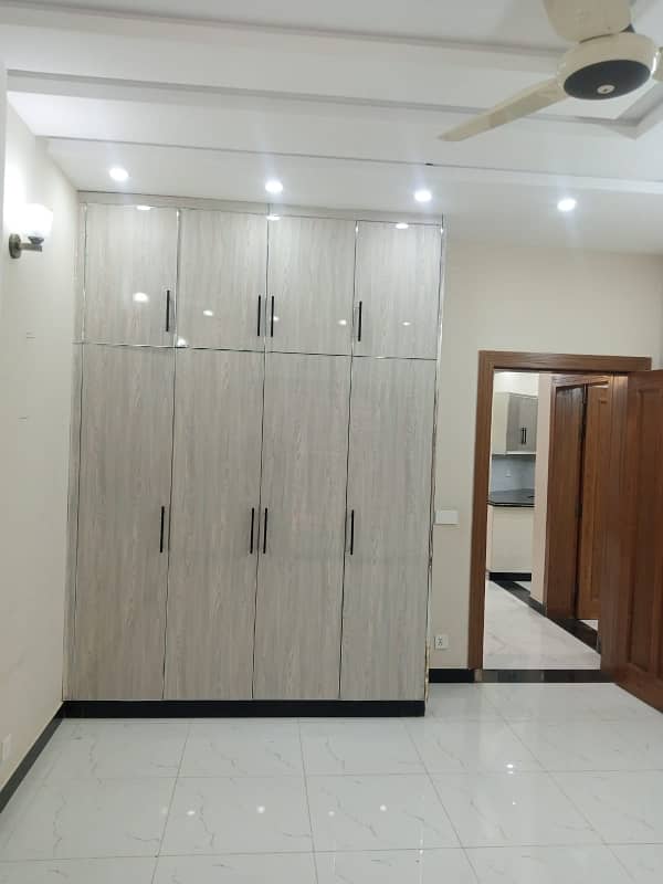 Available 10 marla opper portion ground portion lock in Bahria town phase 2 5