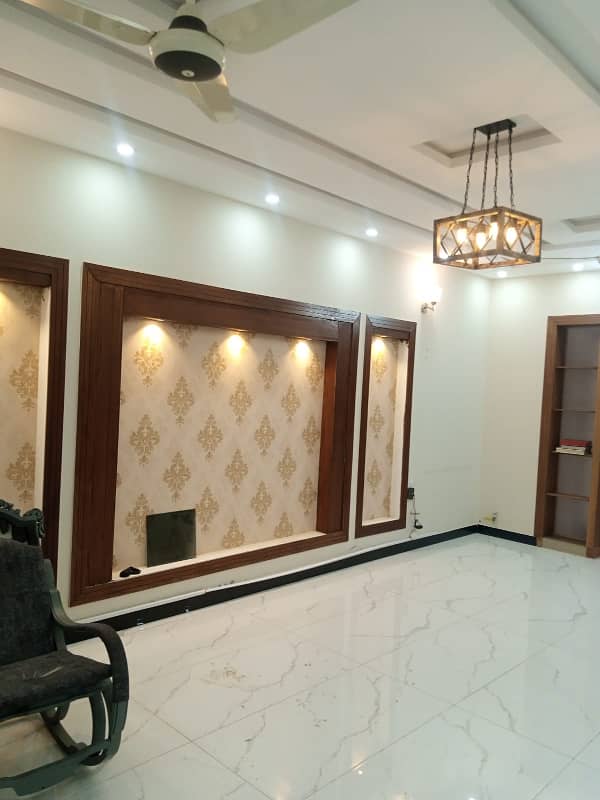 Available 10 marla opper portion ground portion lock in Bahria town phase 2 7