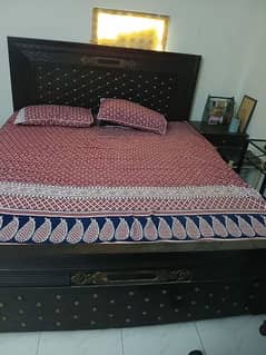 king size bed A+ condition
