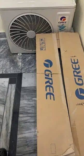Gree AC DC inverter brand new 1.5 ton seal argent 7