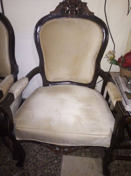 Sofa Set 4 Seater, Chanyoti is available for Sale 0