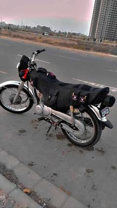 125 Honda gari Hai full A1 condition Hai saf suthri gari Hai