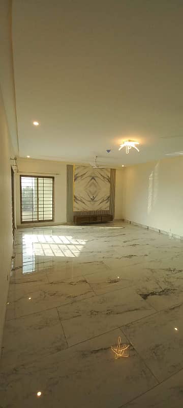 3 BEDROOM 10 MARLA BRAND NEW FLAT AVAILABLE FOR RENT IN ASKARI 11 4