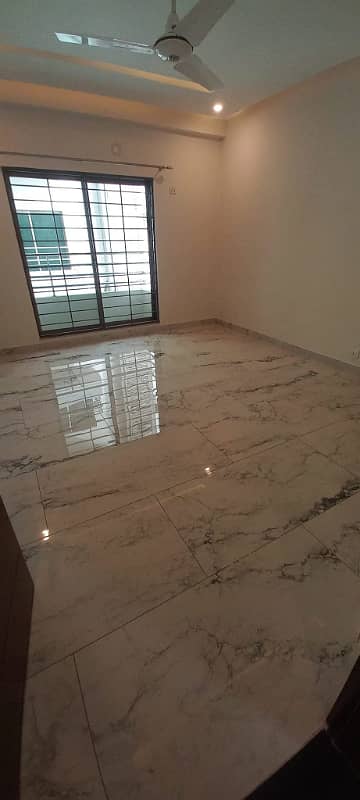 3 BEDROOM 10 MARLA BRAND NEW FLAT AVAILABLE FOR RENT IN ASKARI 11 8