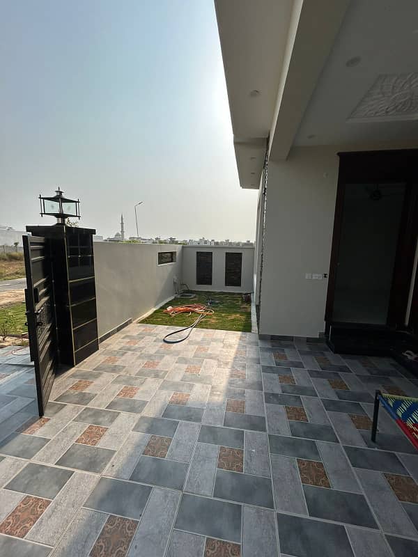 Luxury corner house available for sale 3