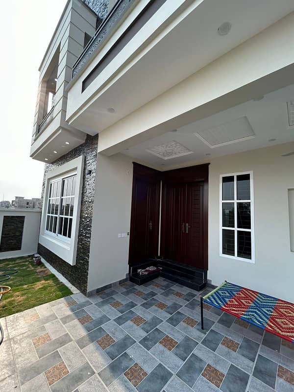 Luxury corner house available for sale 4