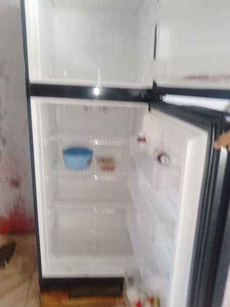 refrigerator for urgent sell 3