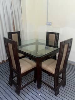 4 persons dining table