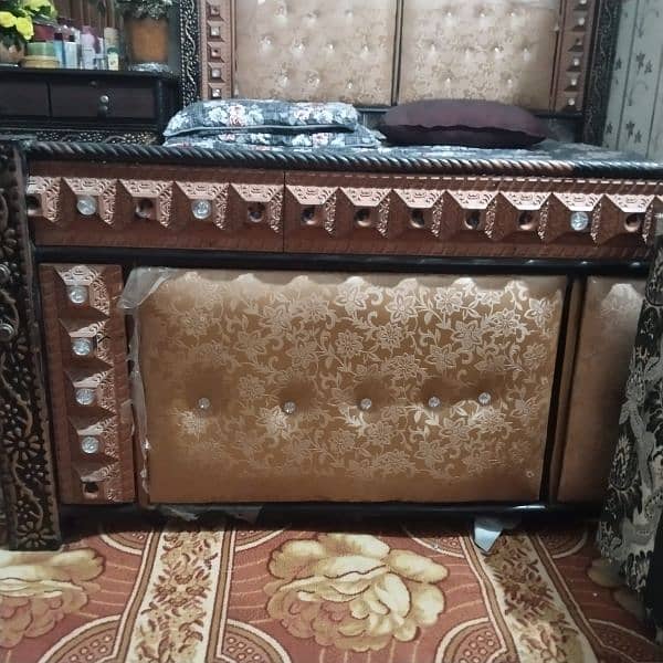 bed dressing and side table for sale 5