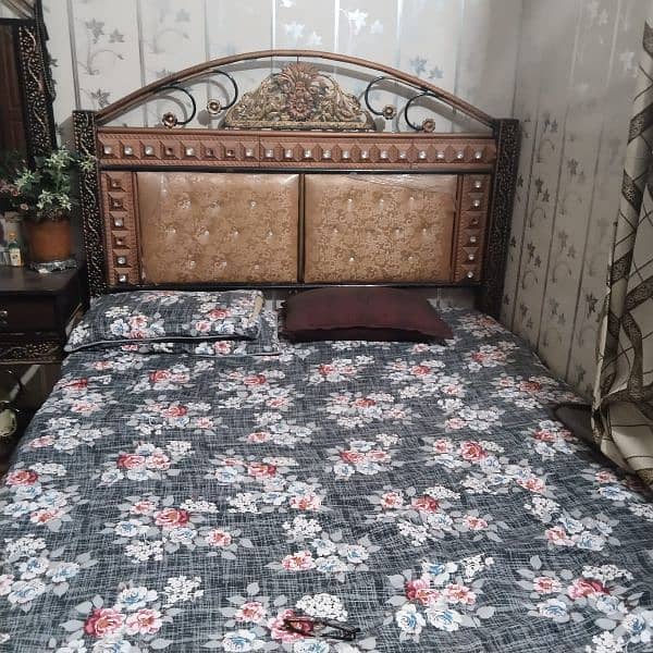 bed dressing and side table for sale 13