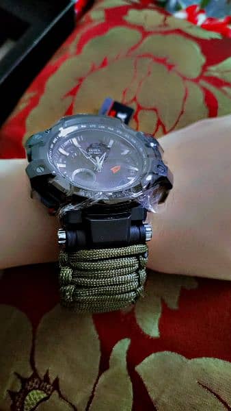 male watch with lots of features 6