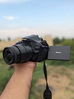 Niko DSLR camera d5200 with 18.55mm AFS kit lens