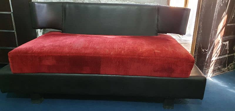 2seater sofa black and red clour 0