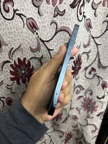 iPhone 12 Pro 256GB Blue Condition 10/10 4