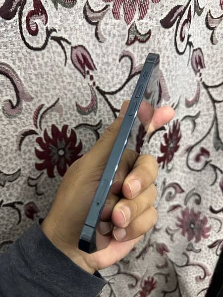 iPhone 12 Pro 256GB Blue Condition 10/10 5