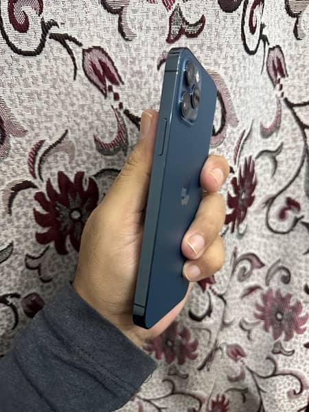 iPhone 12 Pro 256GB Blue Condition 10/10 6