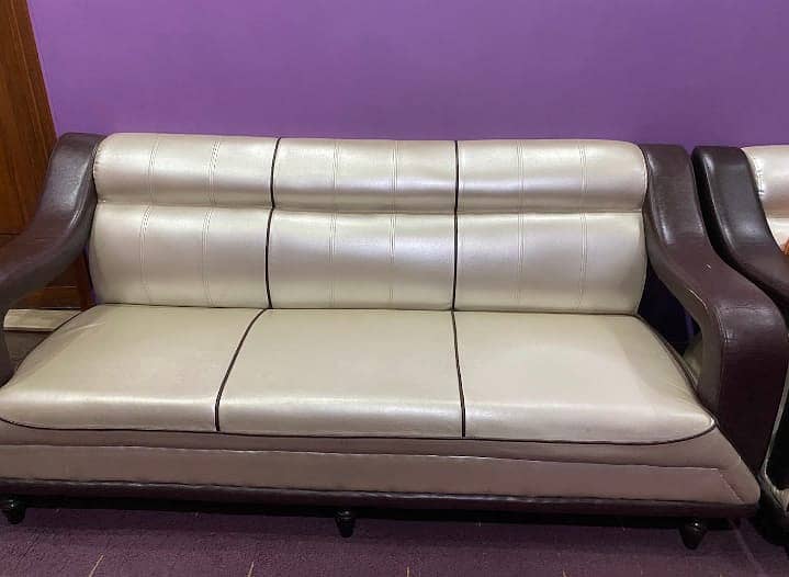 5seater sofa + table for sale just like new 0