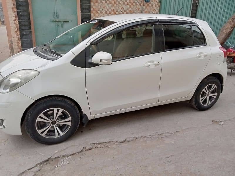 Toyota Vitz 2013 2