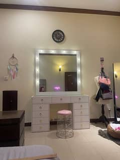 makeup vanity with lighting