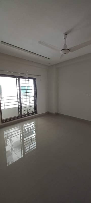 10 MARLA BRAND NEW FLAT AVAILABLE FOR RENT IN ASKARI 11 1