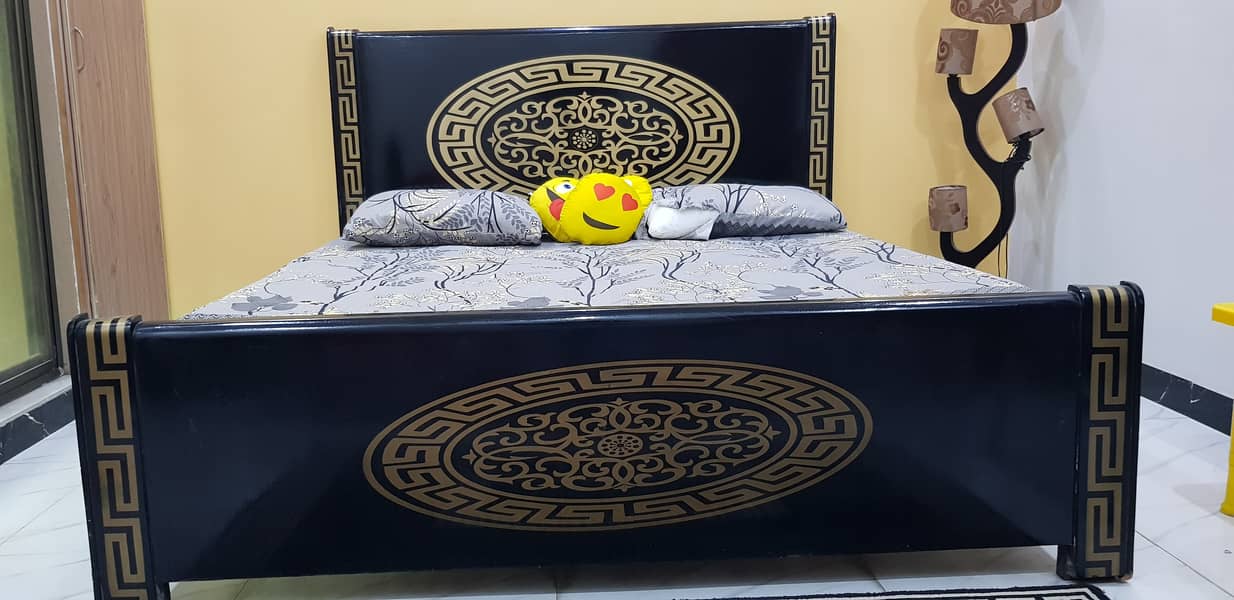 Premium and beautiful bed for sale in low price 0