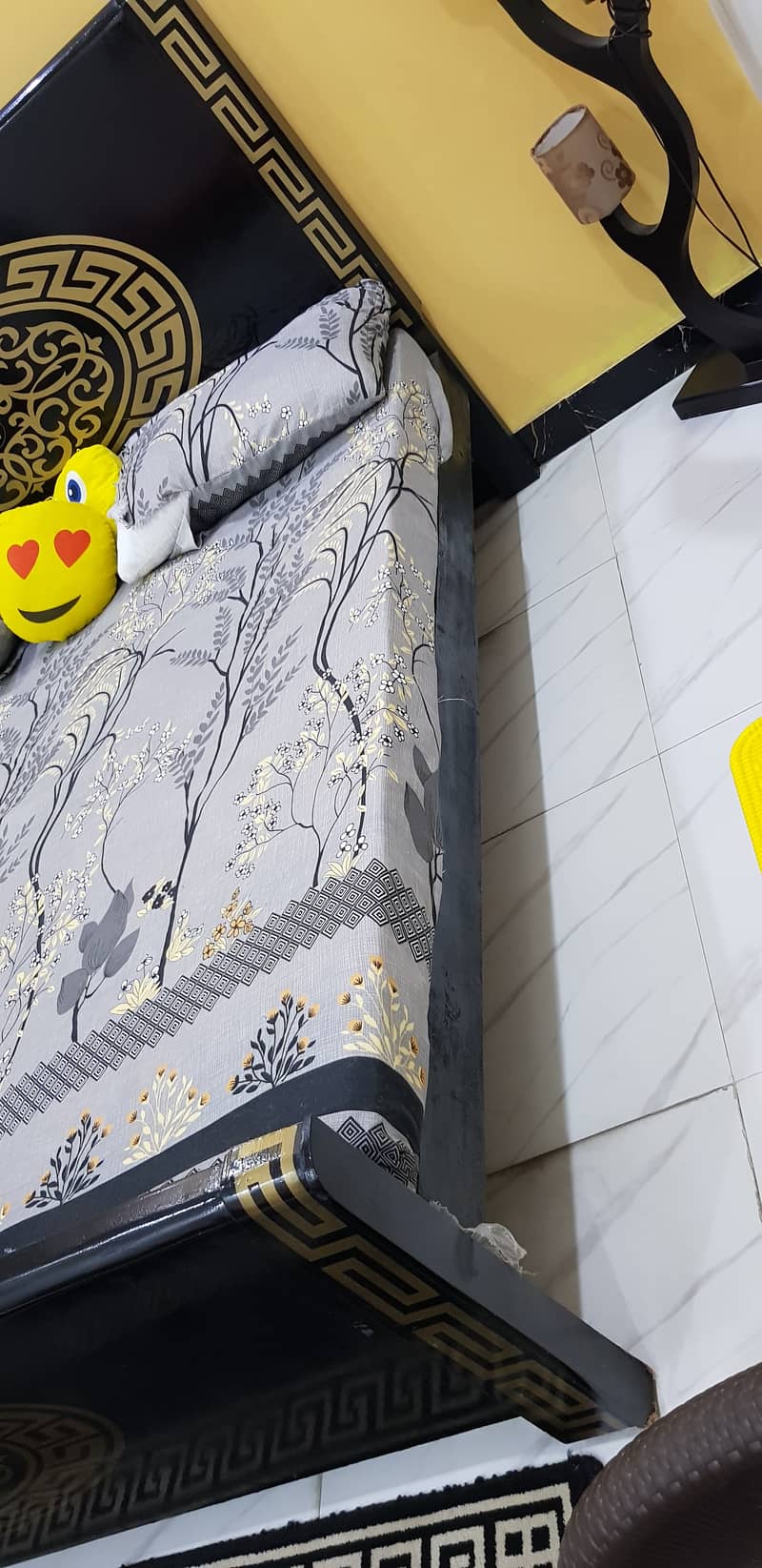 Premium and beautiful bed for sale in low price 2