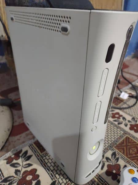 XBOX 360 FAT 250GB JAILBREAK WITH 2 CDS 40 GAMES INSTALED 1