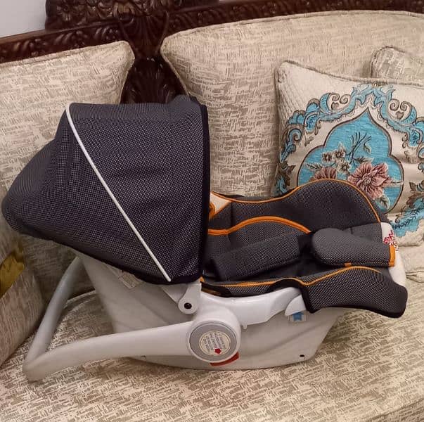 Carry cot & car seat 2
