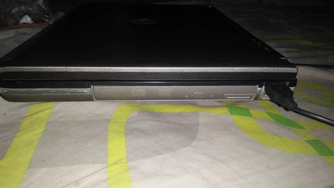 I am selling my dell D63O LAPTOP9CELL BATTERY, 4GB RAM, 32OGB HARD 4