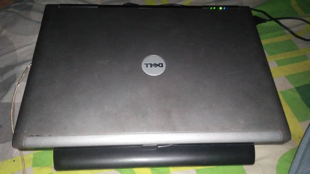 I am selling my dell D63O LAPTOP9CELL BATTERY, 4GB RAM, 32OGB HARD 5