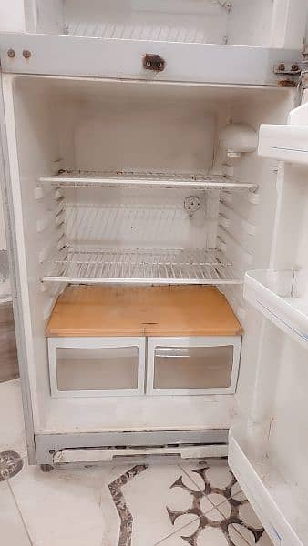 Haier compny fridge sale krni h bilkul thk chalti h medium size h. . . 3