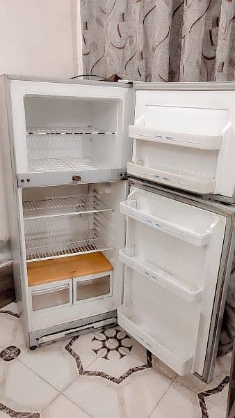 Haier compny fridge sale krni h bilkul thk chalti h medium size h. . . 4