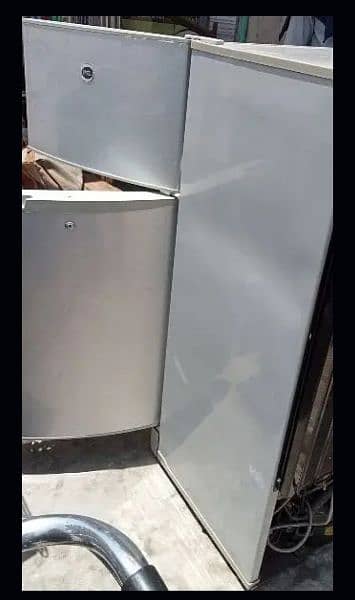 PEL medium sized fridge refrigerator 1