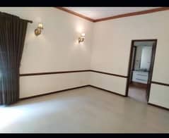 gulberg 15 Marla upper portion 3 bedroom