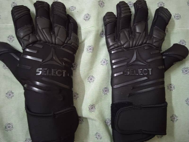 SELECT goalkeeping gloves IN GOOD CONDITION 1