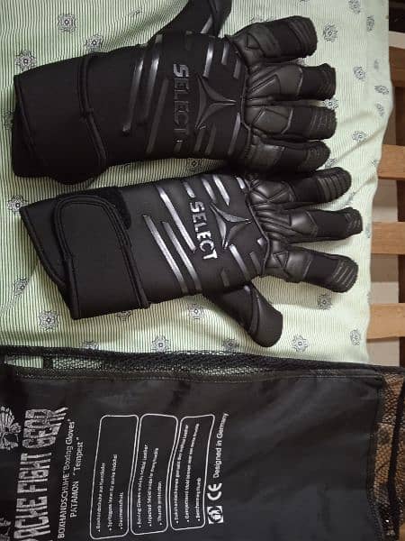 SELECT goalkeeping gloves IN GOOD CONDITION 2