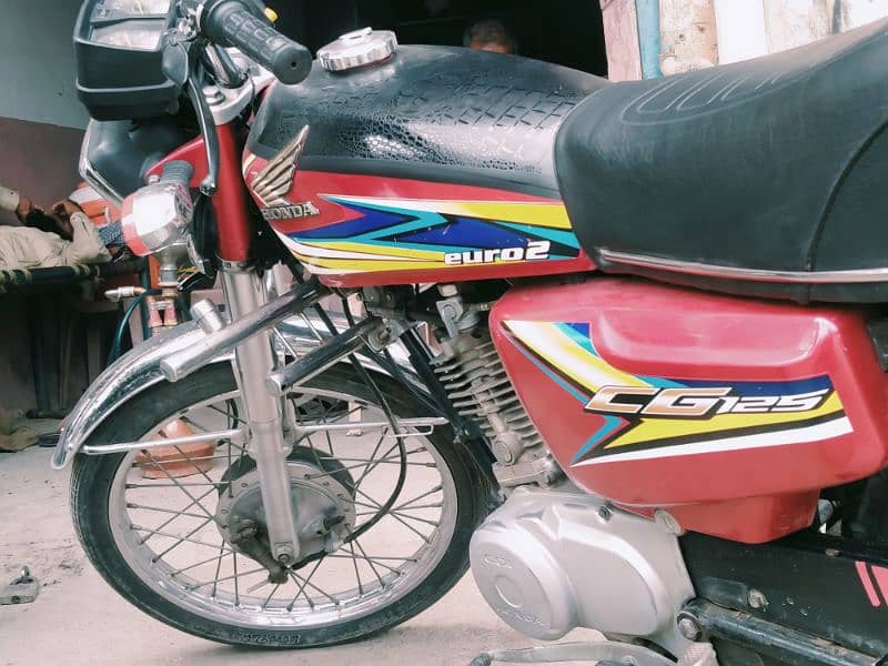 Lush Condition HonDa 125 (2019) Golden Number 3figr 1