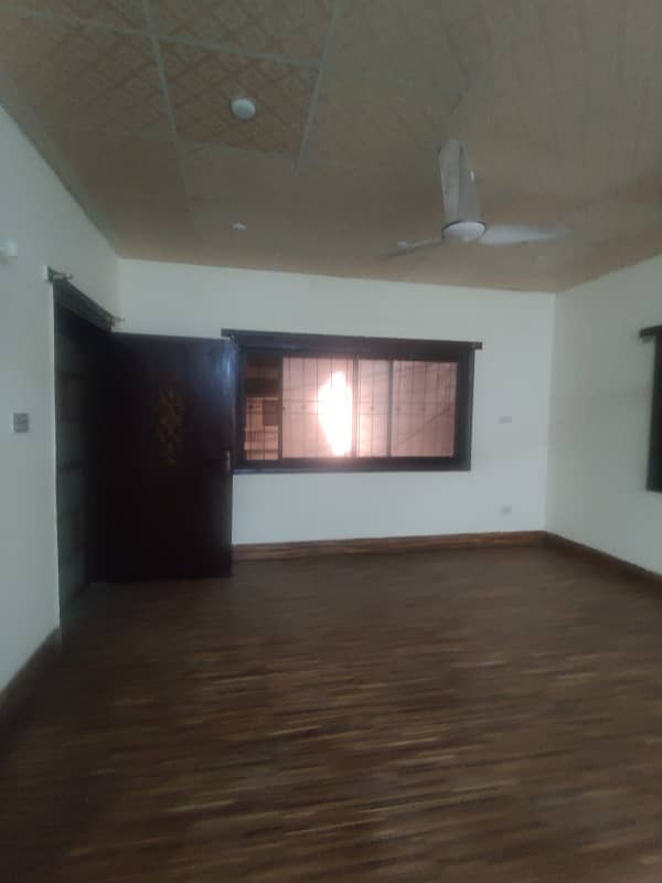Stunning Prime Location House Is Available For Sale In Gulshan-E-Iqbal Block 3 2