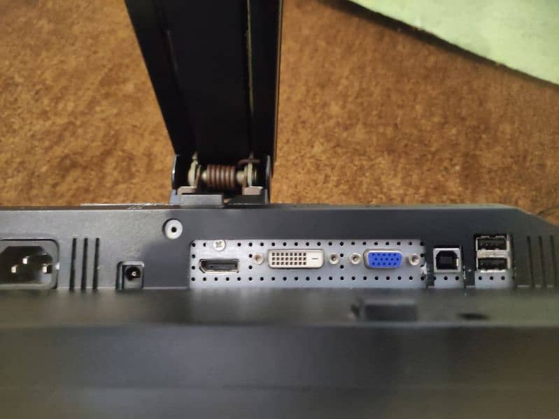 Dell Monitor LCD LED IPS VGA HDMI 2