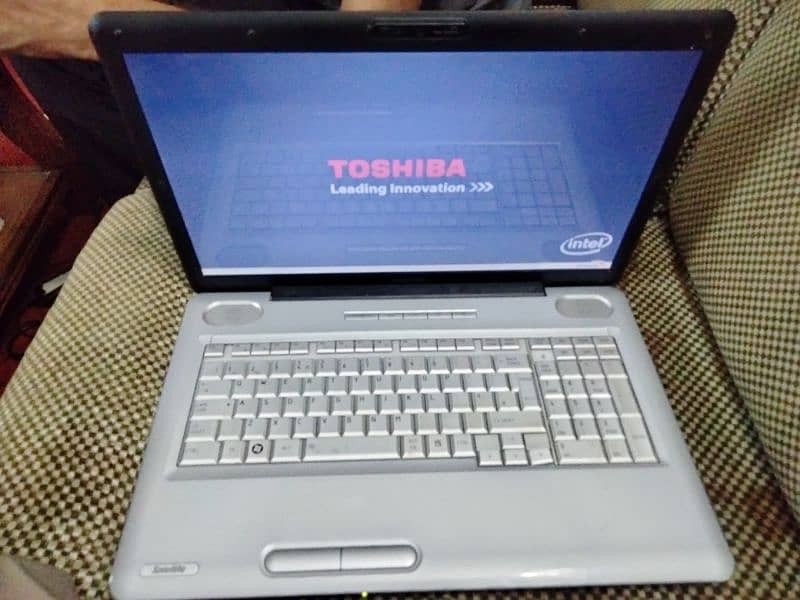 Toshiba satellite L550 laptop 0