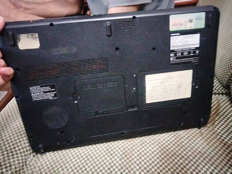 Toshiba satellite L550 laptop 3