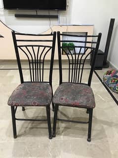 I sale my dining table 4 chairs 1year used