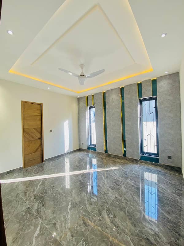 Ten Marla Non-Furnished Brand New House For Rent In Bahria Town, Lahore. 5