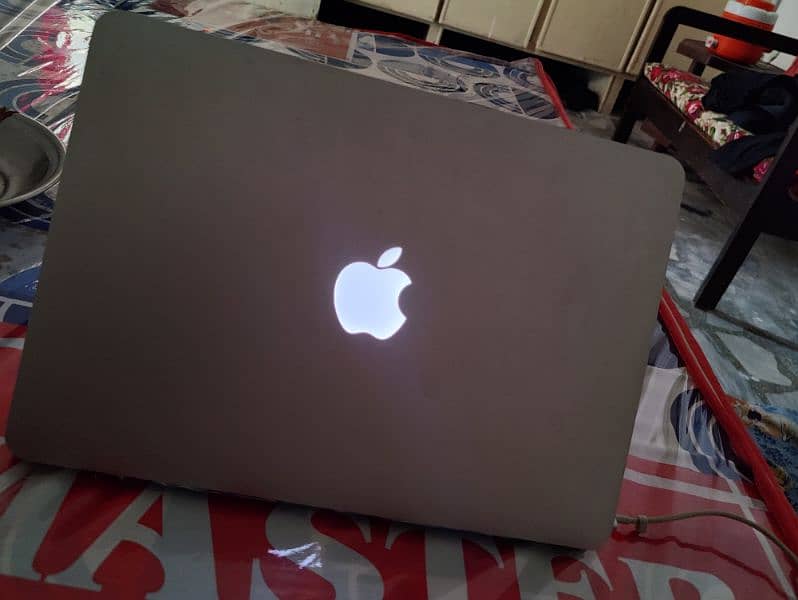 MacBook Pro 2014 neat condition only salee 0