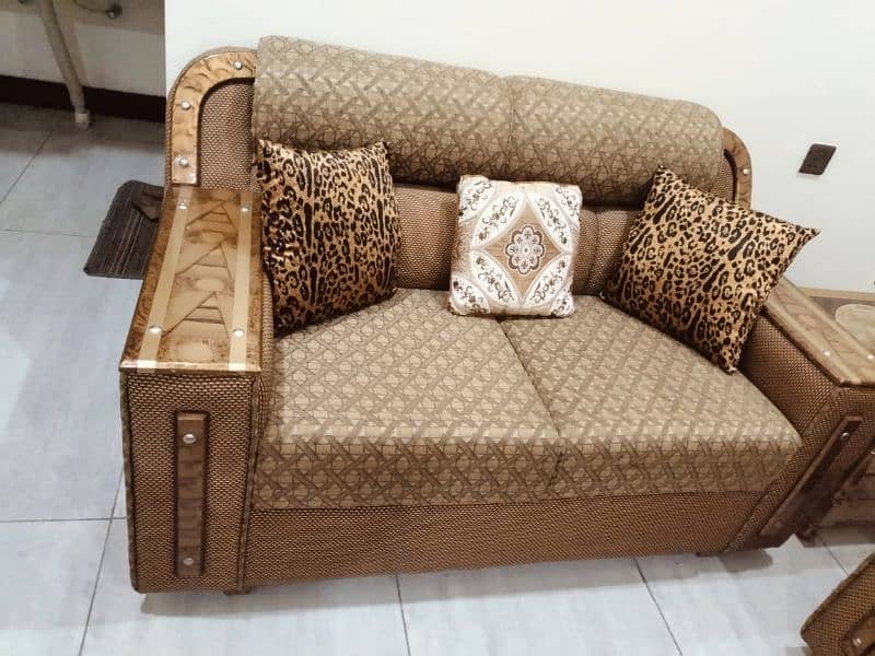 Brand New Sofa set with cemter table 1