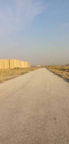 I-12/4 Plot for sell reasonable price 30x60 0