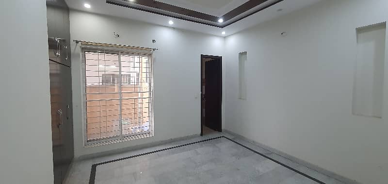 8 MARLA NEW TYPE HOUSE FOR SALE | PRIME LOCATION| NEAR TO PARK & AMENITIES 4